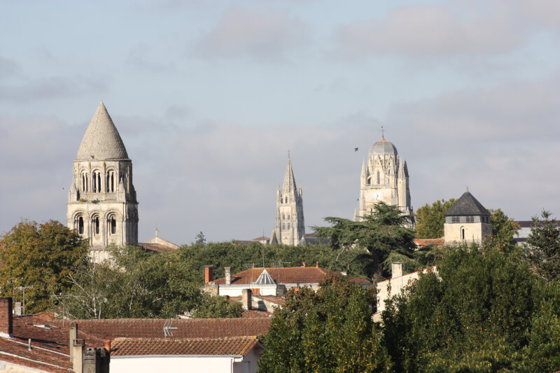 4 clochers vus des toits de Saintes