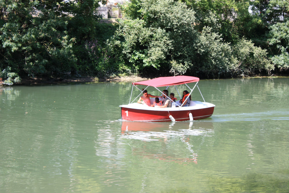 e-boat en location à Saintes